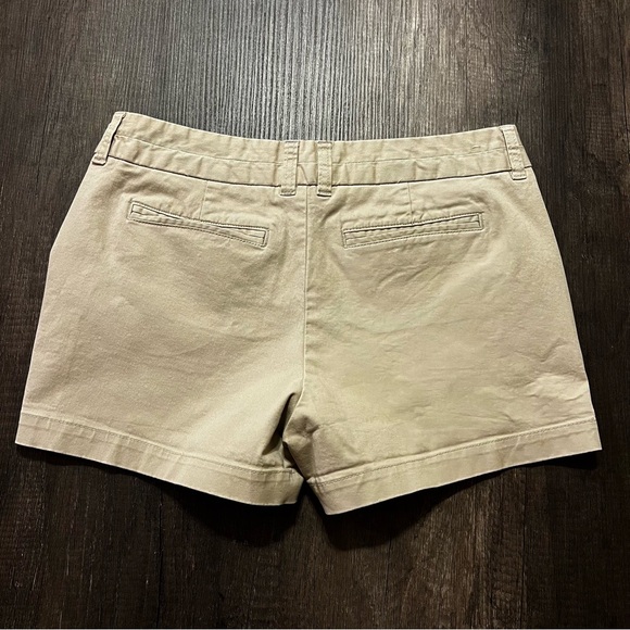 Khakis by GAP The City 3 Inch Tan Shorts Size 4 - Picture 2 of 7